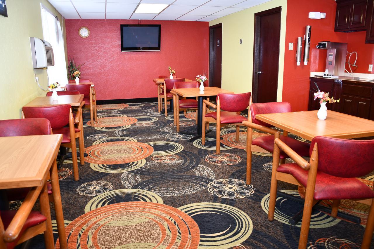 Regency Inn & Suites Фэрибо Экстерьер фото